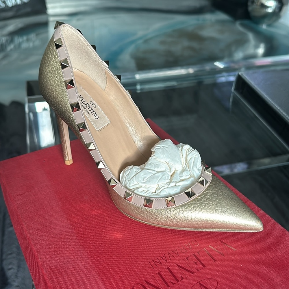 Shoes - Picture 2 of 3